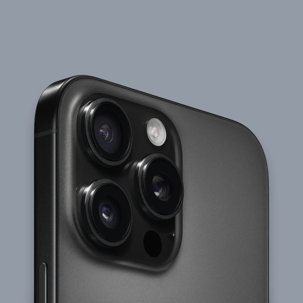 Apple iPhone 16 Pro 512GB Black Titanium triple camera design